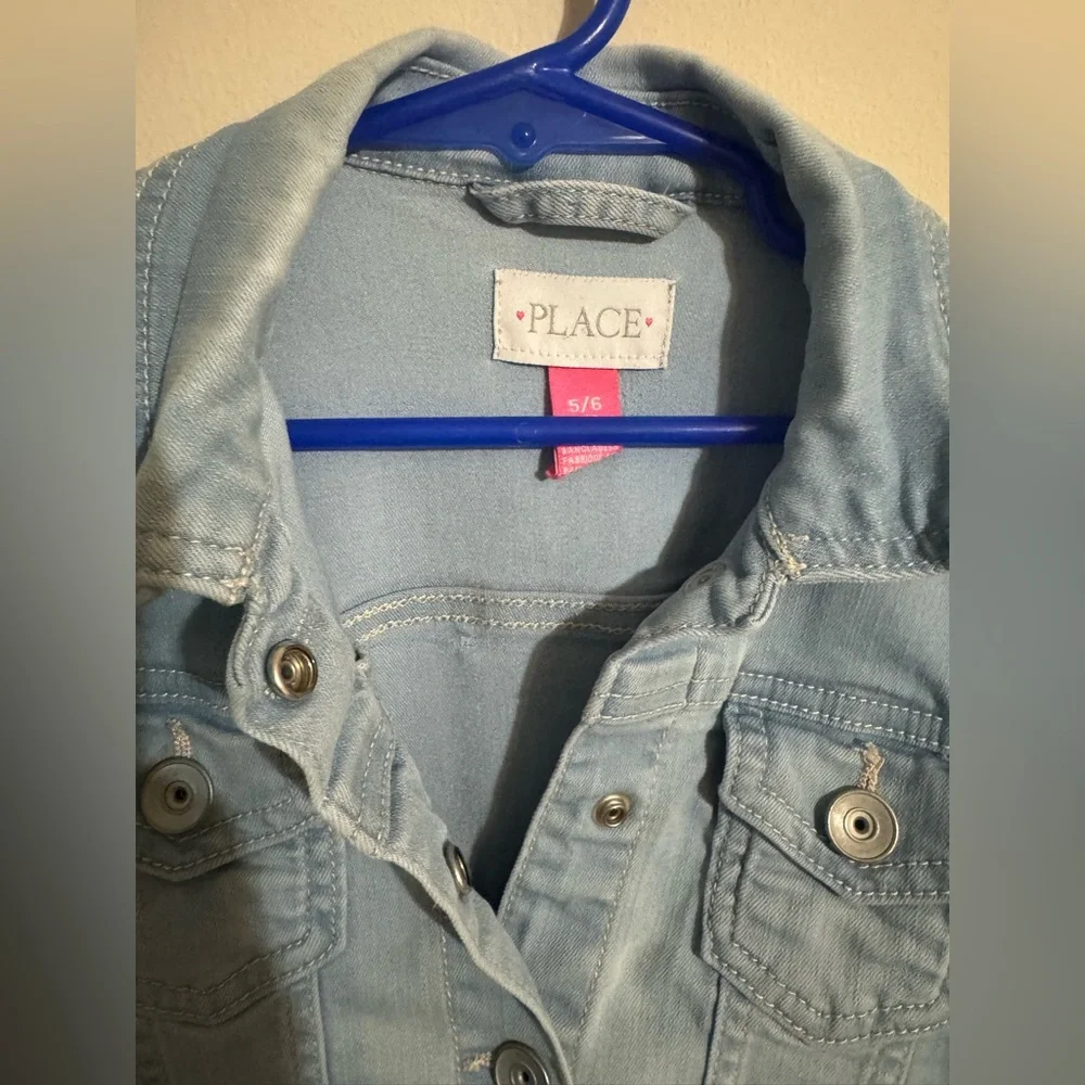 Children’s Place Stretchy Light Wash Girls Size Sm 5/6 Distressed Denim Jacket